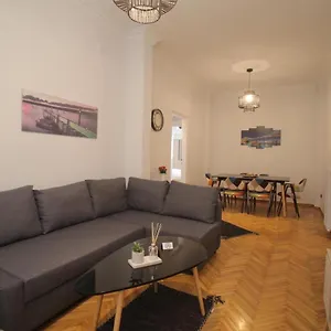  Apartament Center Aristotelous